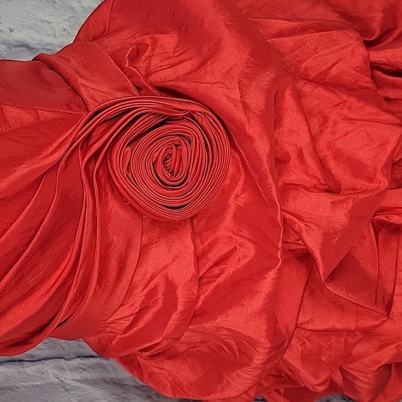 MAY QUEEN CONTOUR Red Ruffled Bubble Hem Rosette Red‎ Prom Dress Size 8 - Picture 3 of 10